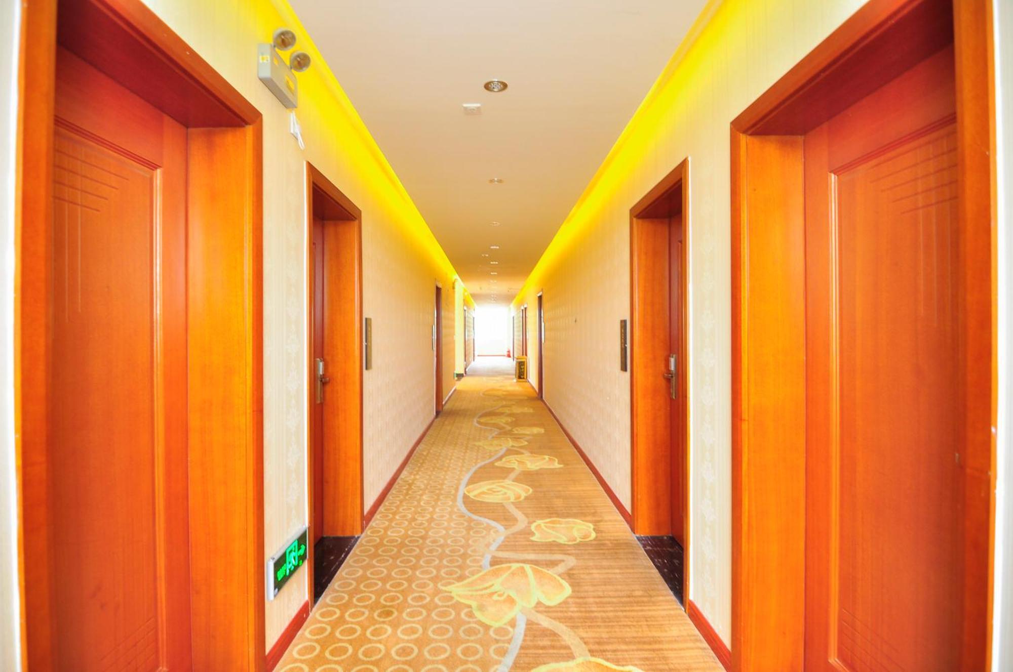 Bai Nian Sheng Shi Hotel Kunming Esterno foto