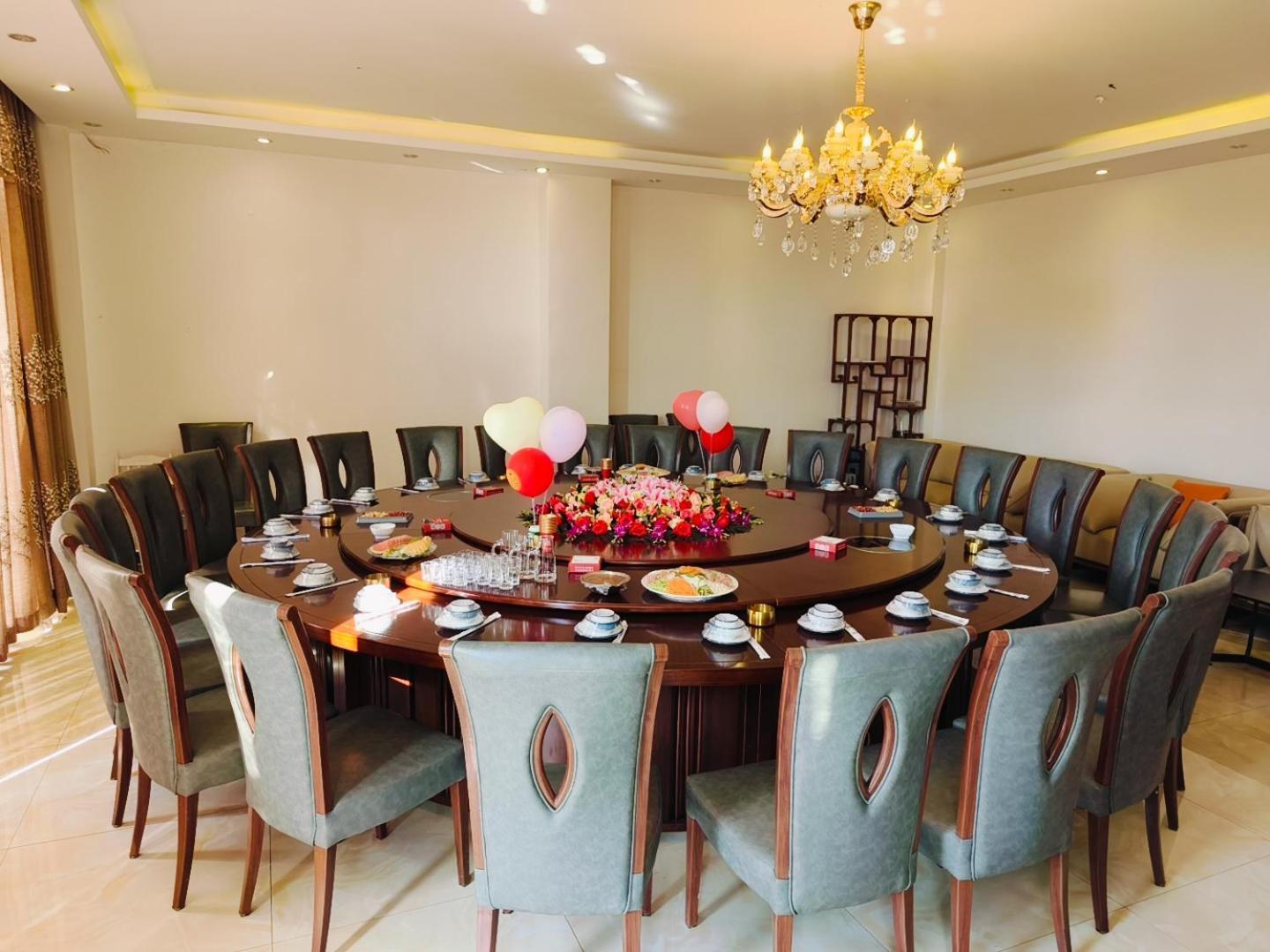 Bai Nian Sheng Shi Hotel Kunming Esterno foto