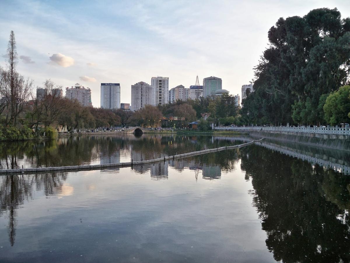 Bai Nian Sheng Shi Hotel Kunming Esterno foto